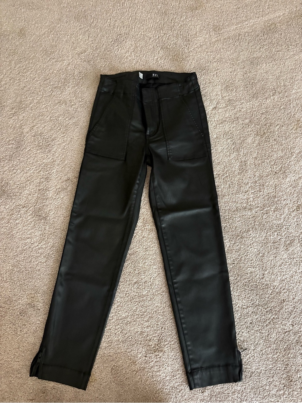 Kut from the Kloth Black Cropped Ankle Pants